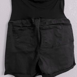 Celebrity Pink MATERNITY shorts, great condition Size: Large Color: Black